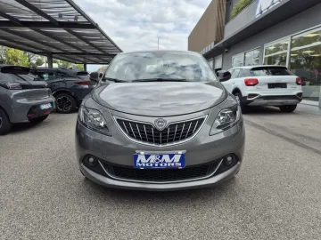 Car image 3