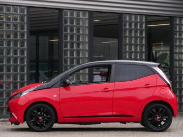 Car image 3