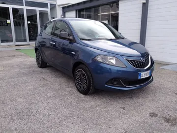 Car image 2