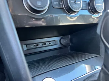 Car image 28
