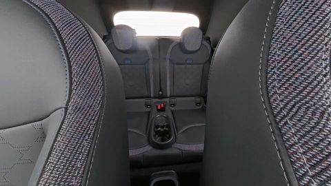 Car image 26