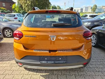 Car image 5