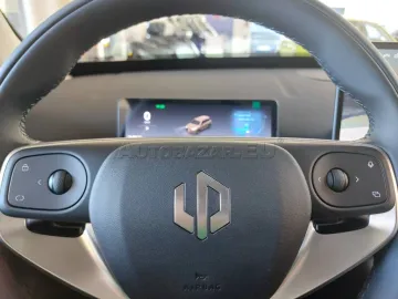 Car image 29