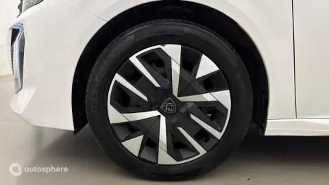 Car image 20