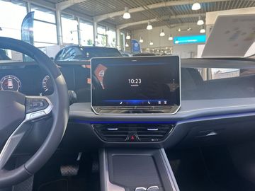 Car image 14