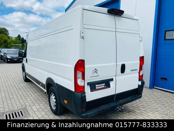 Car image 26