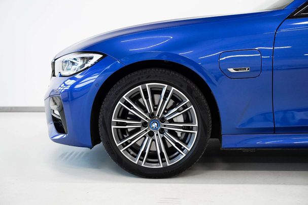 BMW 330e M Sport 215 kW image number 6