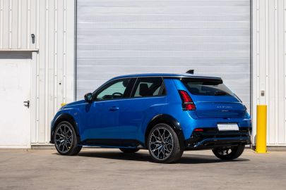 Car image 5