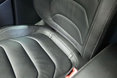 Car image 30