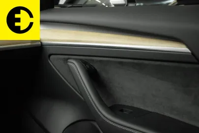 Car image 34