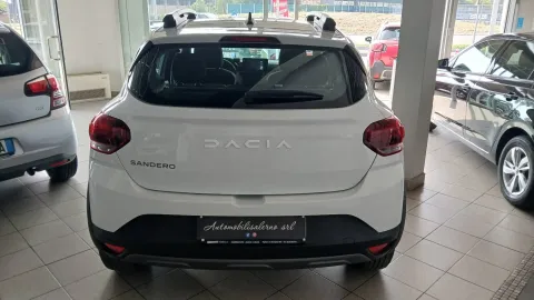 Car image 5