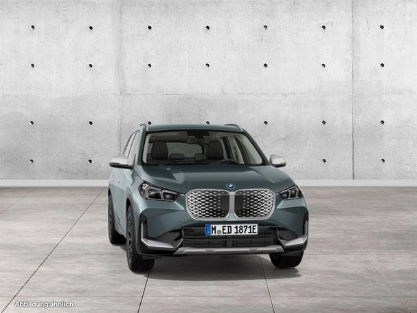 BMW iX1 xDrive30 xLine 230 kW image number 11