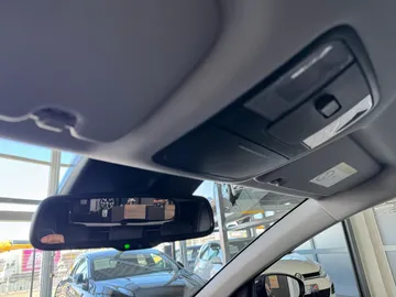 Car image 40