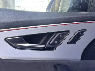 Car image 40