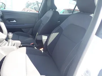 Car image 16