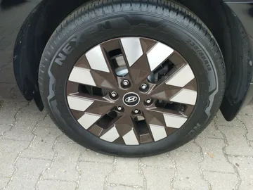 Car image 23