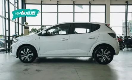 Car image 5