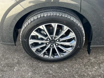 Car image 27