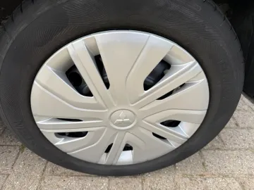 Car image 34