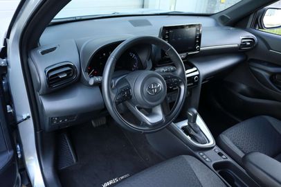 Car image 11