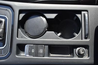 Car image 32