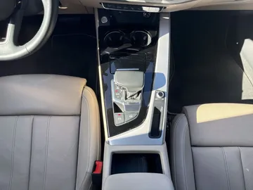 Car image 29