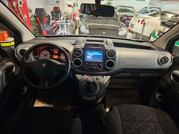 Car image 16