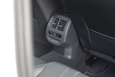 Car image 36