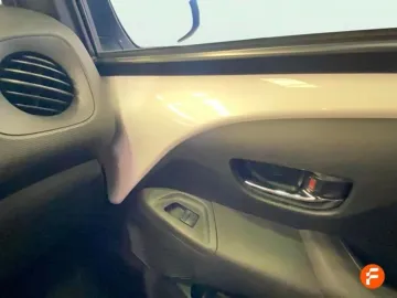Car image 37