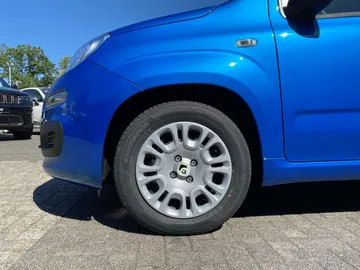 Car image 13