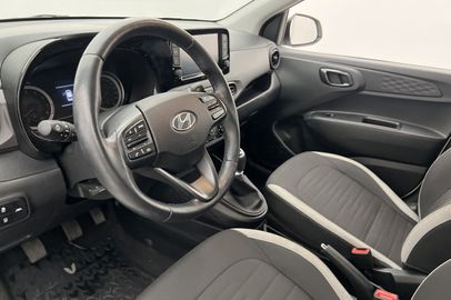 Car image 11