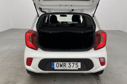 Car image 26