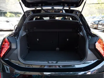 Car image 32