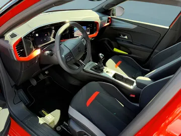 Car image 4