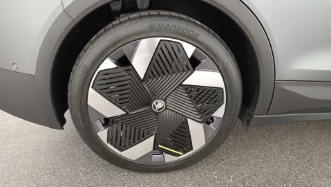 Car image 29