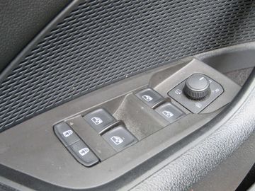 Car image 33