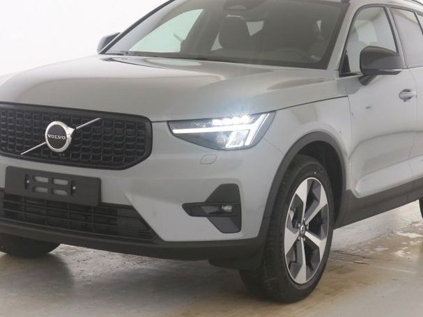 Volvo XC40 B4 Plus Dark 145 kW image number 2