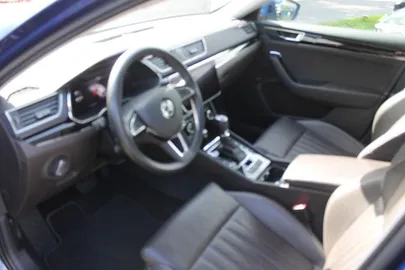 Car image 24