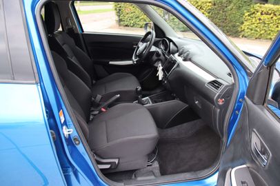 Car image 11