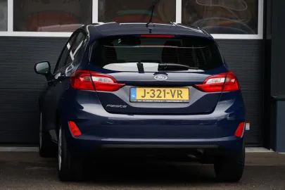 Car image 26