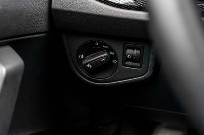 Car image 36