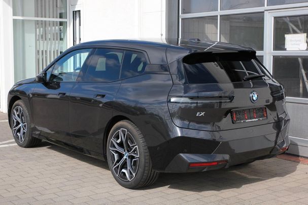 BMW iX xDrive40 240 kW image number 3