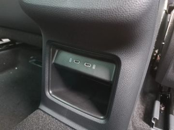 Car image 37