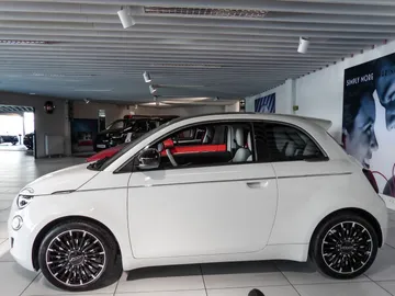 Car image 15