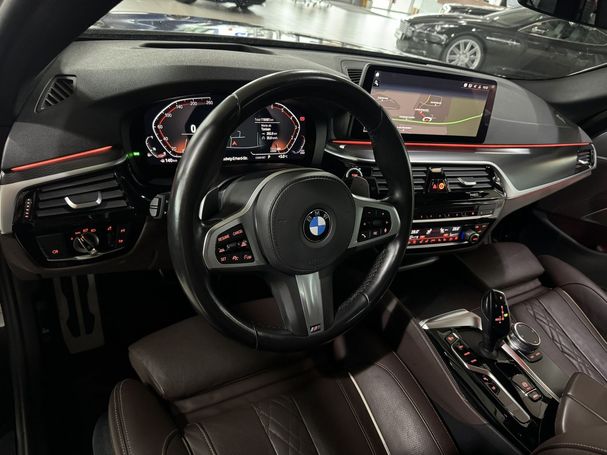 BMW 540i Touring xDrive 250 kW image number 17