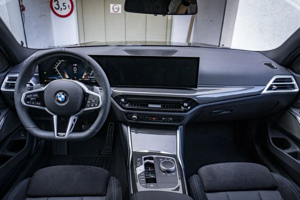 BMW 330i Touring xDrive 180 kW image number 18