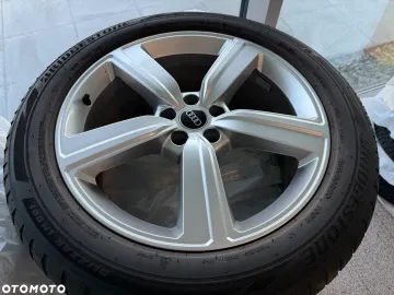Car image 40