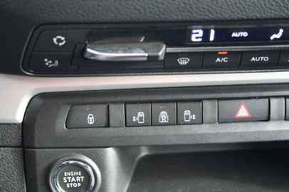 Car image 37