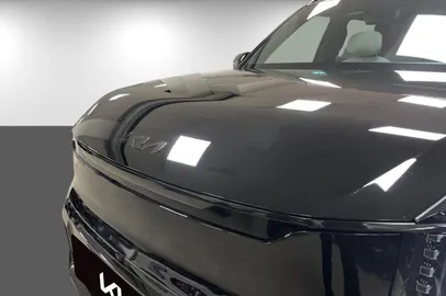 Car image 26