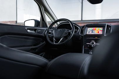 Car image 23